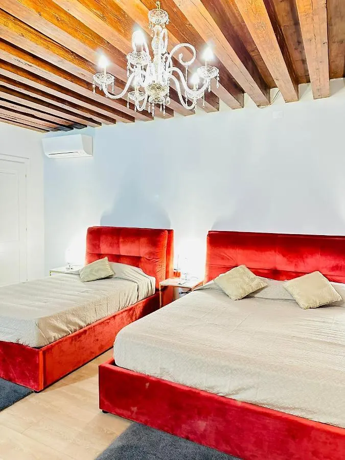 Venice Luxury Suites 0*,